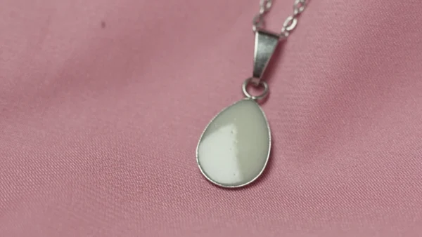 Colgante Gota de leche materna