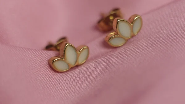 Pendientes Pétalo de leche materna